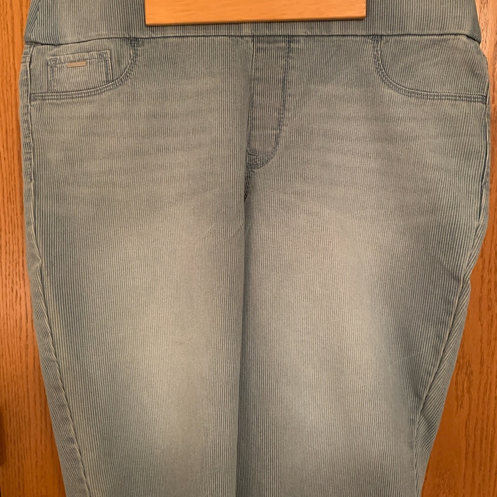Nine West blue denim skimmers
NWT